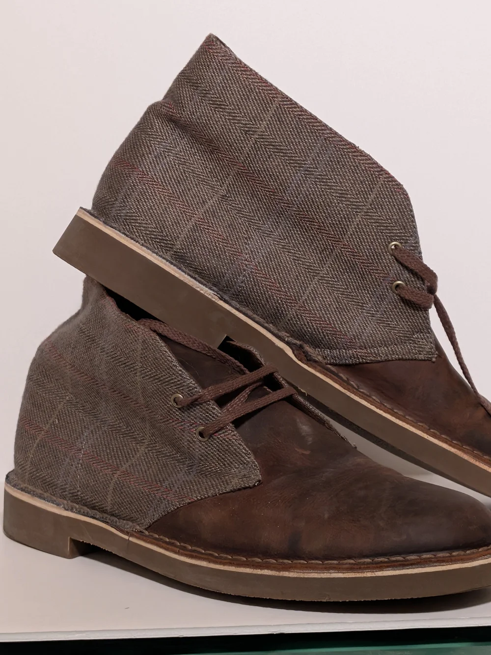 Clarks Bushacre 2: Leather/Tweed Chukka Boots